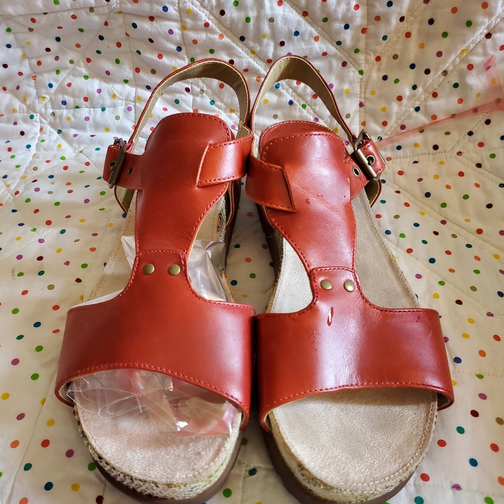 Caterpillar women's sandals size 10.